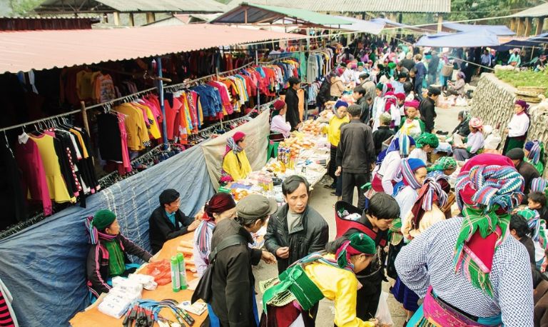 Phiên chợ Lùi tại Đồng Văn cũng là một hội nổi bật tại thị trấn Phó Bảng
