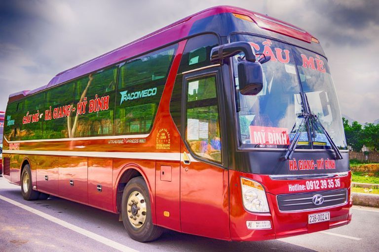 Du khách nên sử dụng xe khách giường nằm cho tuyến đường dài 250 km để đi đến thành phố Hà Giang