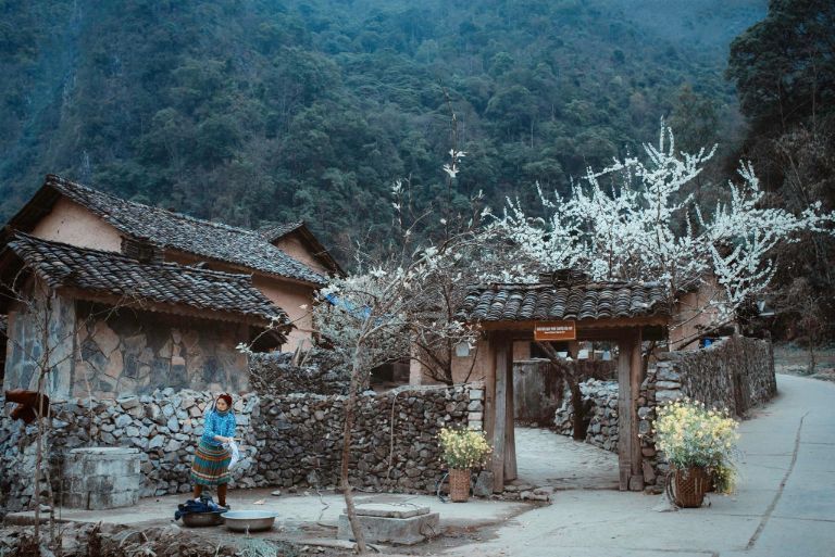 Nhà của Pao nổi tiếng với vẻ đẹp hoang sơ nhưng vô cùng yên bình, truyền thống mà du khách có thể ghé qua trên con đường Hạnh Phúc 