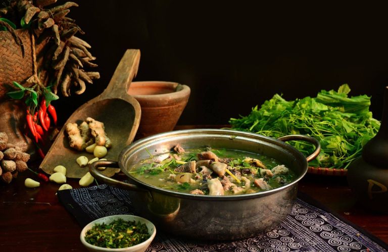 Thắng cố là món ăn đặc sản của Hà Giang có nguồn gốc từ người Mông được làm từ nội tạng và thịt ngựa