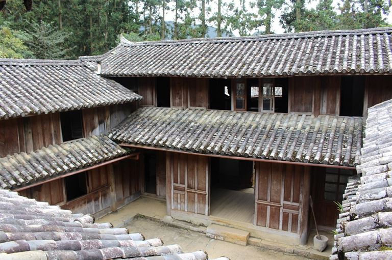 Dinh thự họ Vương mang những nét kiến trúc của cả ba nền văn hoá và còn được giữ gìn nguyên vẹn đến ngày nay. 