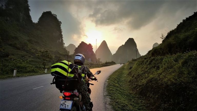 Phượt xe máy từ Hà Nội đến Hà Giang cũng là một trải nghiệm rất đáng thử với những ai đam mê mạo hiểm. 