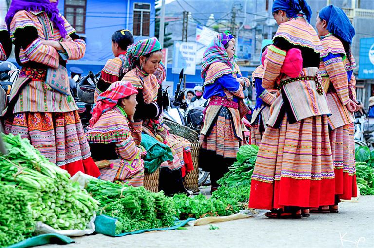 Chợ Phiên Đồng Văn Hà Giang là một trong những trải nghiệm thú vị không thể bỏ qua khi tới Đồng Văn.