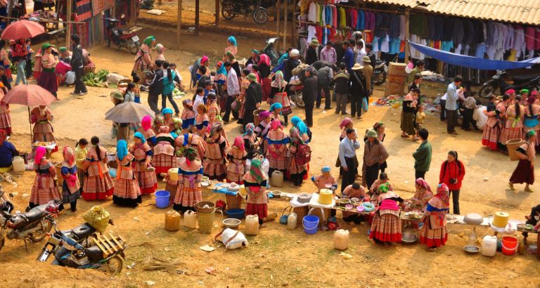 Những phiên chợ xã, huyện được tổ chức thường xuyên để du khách có thể dễ dàng trải nghiệm vào bất cứ mùa nào khi du lịch Hà Giang