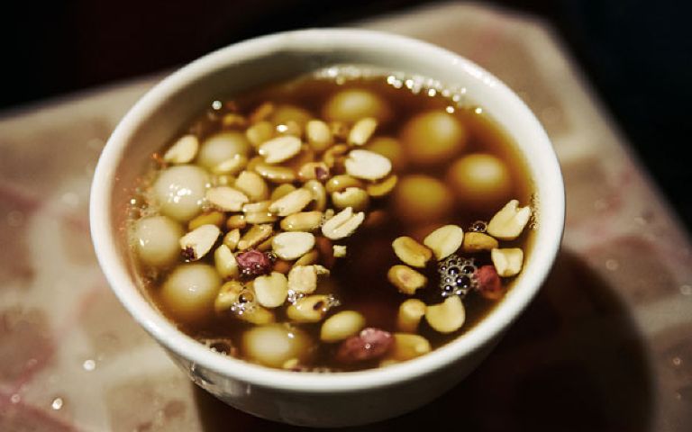 Thắng Dền là một món ăn vặt nổi tiếng Hà Giang và có hương vị cũng như nguyên liệu gần giống với món bánh chay miền Bắc 