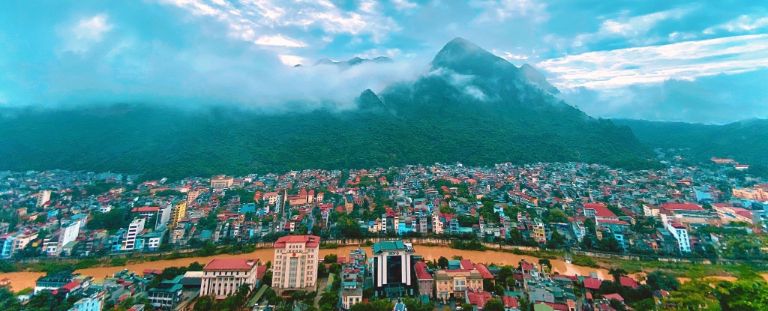 Tỉnh Hà Giang có diện tích gần 8.000m2 bao gồm 1 thành phố trung tâm và 9 huyện nhỏ xung quanh