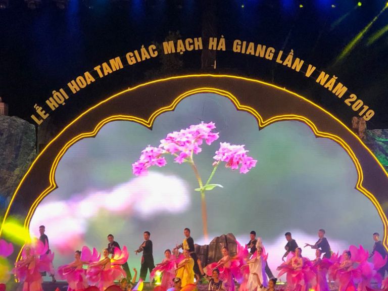 Đây là hình ảnh của lễ khai mạc lễ hội hoa tam giác mạch lần thứ V vào năm 2019 được tổ chức tại Hà Giang vào tháng 10