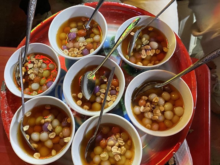 Thắng dền là món ăn tương tự món bánh trôi nước dưới xuôi, cũng là món ăn thích hợp trong tháng 12 tại Hà Giang