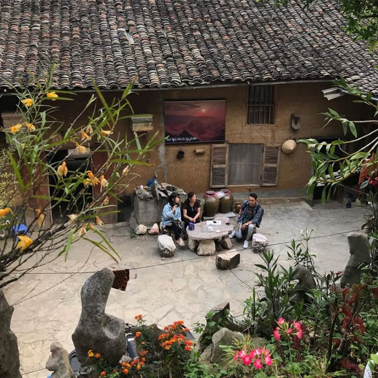 Chiêm ngưỡng cảnh sắc Đồng Văn ngay tại khuôn viên sân vườn ở homestay được du khách đánh giá rất cao 