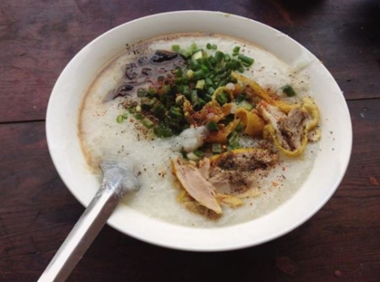 Cháo ấu tẩu là món ăn sáng quen thuộc và vô cùng bổ dưỡng được khách du lịch Hà Giang tự túc yêu thích.