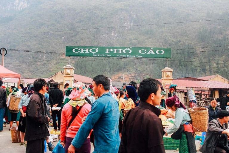 Chợ Phố Cáo là phiên chợ lâu đời nhất huyện Đồng Văn, được nhiều khách du lịch Hà Giang tìm đến.