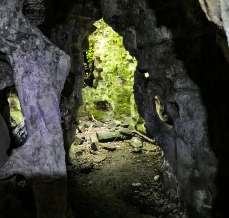 Càng khám phá du khách sẽ càng cảm thấy tò mò và thú vị với hang Nà Luồng Hà Giang 