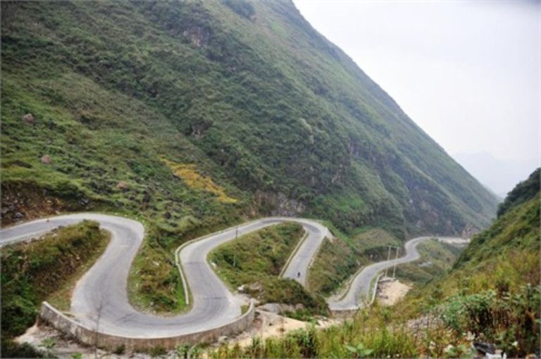 Cung đường quốc lộ 2 - Tuyên Quang - Hà Giang sẽ khá ngoằn ngoèo, quanh co