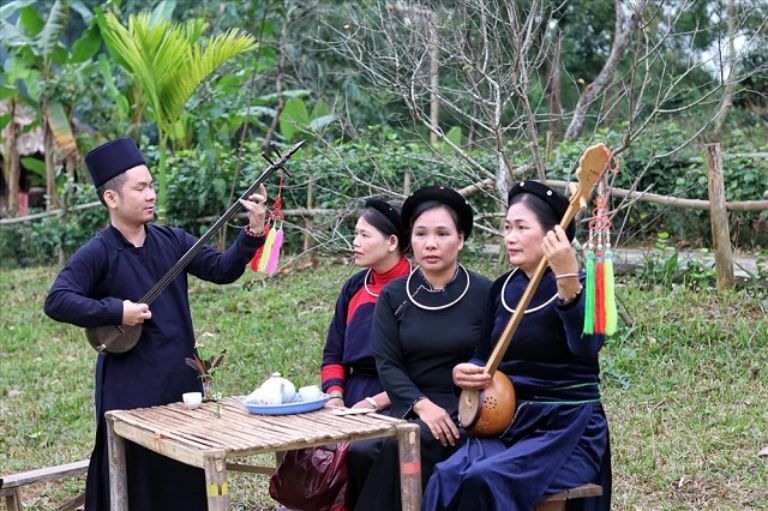 Được giao lưu văn hóa văn nghệ với người dân địa phương là trải nghiệm thú vị đối với đa số du khách khi đến với Du Già Village homestay