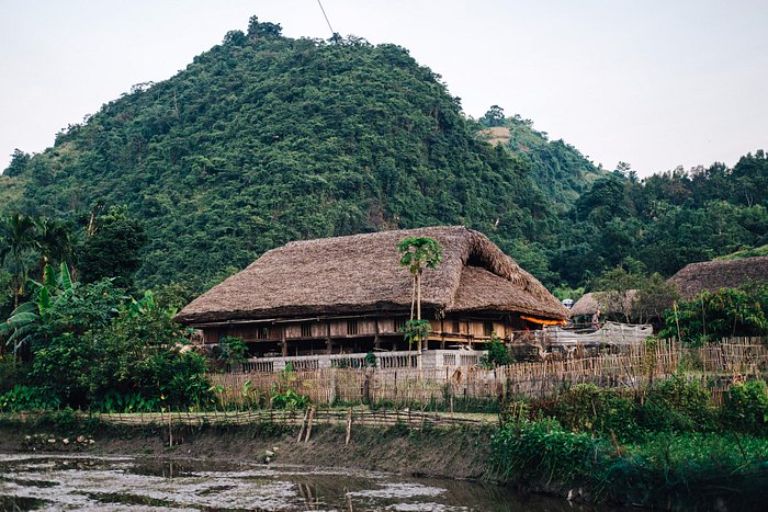 Thon Tha Tay Stilt House là một homestay Hà Giang có kiến trúc truyền thống cực kì rõ nét