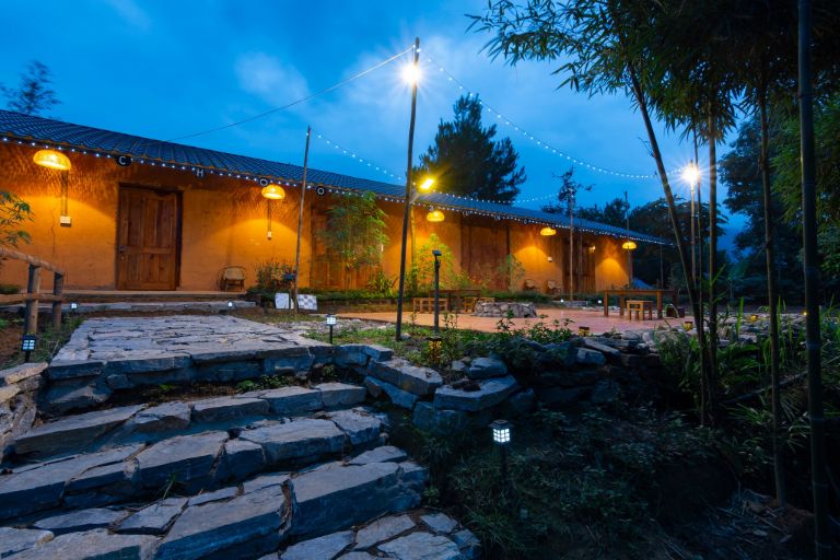 Tọa lạc ngay bảo tàng văn hóa thôn Nặm Đăm, Chook Bungalow cũng là một trong những homestay Quản Bạ Hà Giang được yêu thích