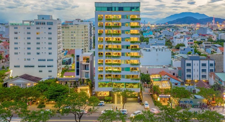 Khách sạn 3 sao - Fansipan Hotel Da Nang là địa điểm nằm ngay trung tâm thành phố và cách không xa bãi biển