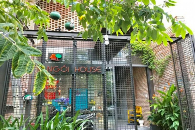 Với vẻ đẹp thơ mộng, Ngói House là khách sạn Đà Nẵng gần sân bay được khách du lịch yêu mến lựa chọn 