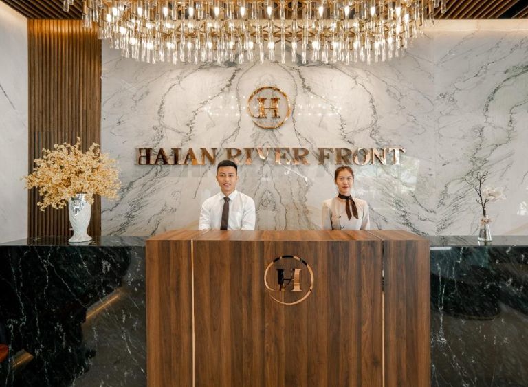 Brilliant Hotel có sự kết hợp hài hòa giữa thiết kế châu Âu cổ điển sang trọng và vẻ đẹp bình dị châu Á thân thuộc