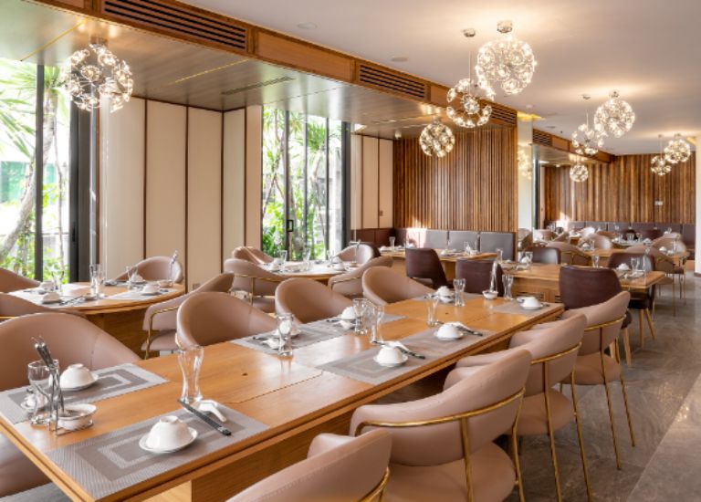 Hệ thống nhà hàng tại khách sạn quận Hải Châu này cũng có không gian cực kì sang trọng