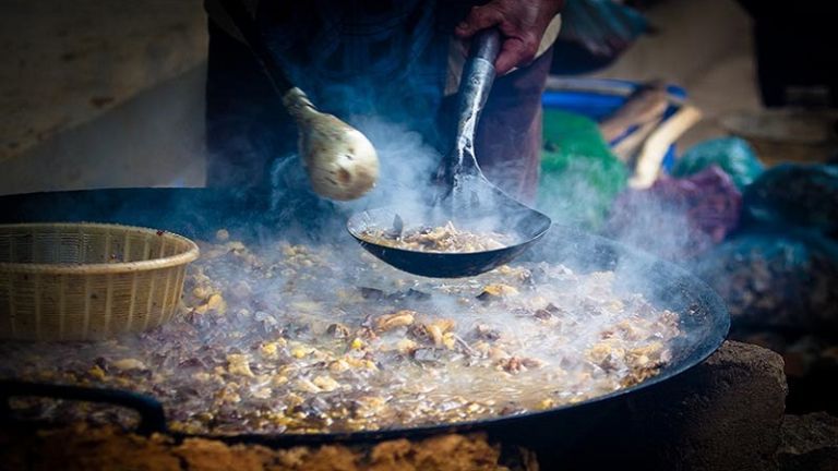 Thắng cố - Món ăn đặc sản Hà Giang mà bất kì vị khách nào tới vùng cao nguyên đá cũng muốn thử một lần