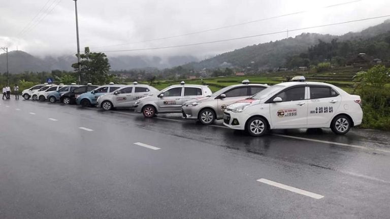 Xe taxi Hà Giang phù hợp với nhóm du lịch đông người, cung cấp dịch vụ chất lượng cao, an toàn, được nhiều du khách tin tưởng