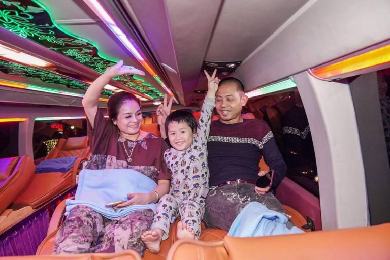 Mọi người nên lựa chọn xe khách hoặc xe limousine để đi từ Hà Nội đến thành phố Hà Giang nhằm đảm bảo sức khỏe đi phượt trên cung đường tới Lô Lô Chải