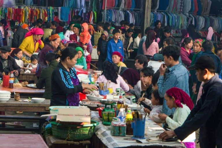 Chợ Mèo Vạc là phiên chợ lớn của huyện Mèo Vạc Hà Giang.