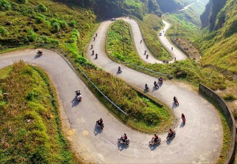 Đã đến với Hà Giang, xe máy tự lái luôn được các du khách ưu tiên sử dụng vì vô cùng tiện lợi và có thể ngắm cảnh đẹp bên đường 