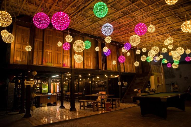 Nhà hàng Hà Giang Moments có không gian yên tĩnh được trang trí siêu đẹp nằm trong khuôn viên của Ha Giang Moments Homestay