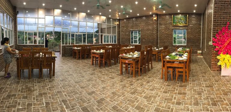 Nhà hàng Gạc Đì nằm trên cung đường Hạnh Phúc trên tuyến phượt cao nguyên đá Đồng Văn Hà Giang