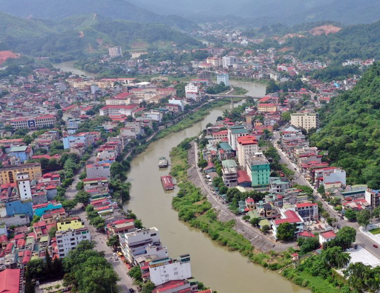 Trong thành phố Hà Giang có rất nhiều nhà nghỉ , khách sạn với mức giá đa dạng đảm bảo phục vụ được nhu cầu nghỉ ngơi du khách 