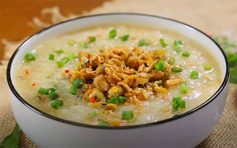 Thuộc top món ăn độc đáo nhất tỉnh Hà Giang, cháo ấu tẩu được đông đảo khách du lịch lựa chọn để trải nghiệm hương vị 