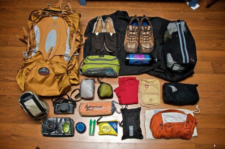 Chỉ nên mang những đồ dùng cần thiết khi đi trekking. 