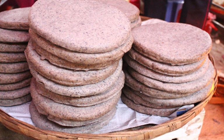 Bánh tam giác mạch - món bánh đặc sản của Hà Giang là món ăn du khách nhất định phải thử