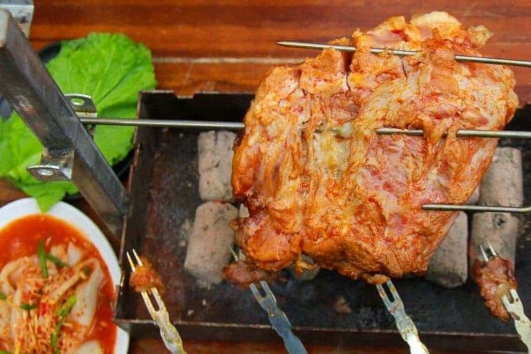 Thịt lợn cắp nách Hà Giang có thể chế biến thành rất nhiều món ăn khác nhau siêu hấp dẫn khiến du khách mê mẩn