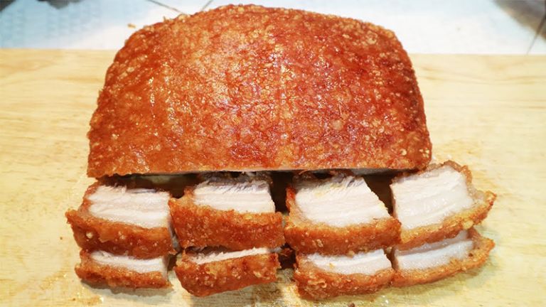 Hương vị thịt lợn ngon, dễ ăn kết hợp hài hòa với nhiều nguyên liệu khác nhất định sẽ mang đến cho du khách trải nghiệm ẩm thực vùng cao đáng nhớ