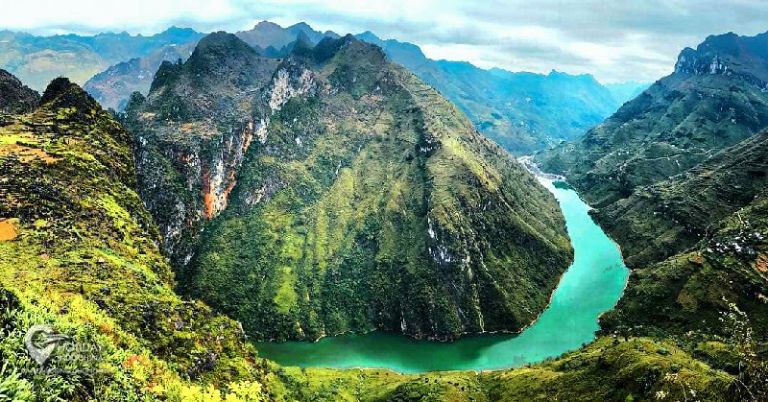 Sông Nho Quế mang vẻ đẹp trữ tình, lãng mạn thu hút các tour du lịch Hà Giang ghé thăm 