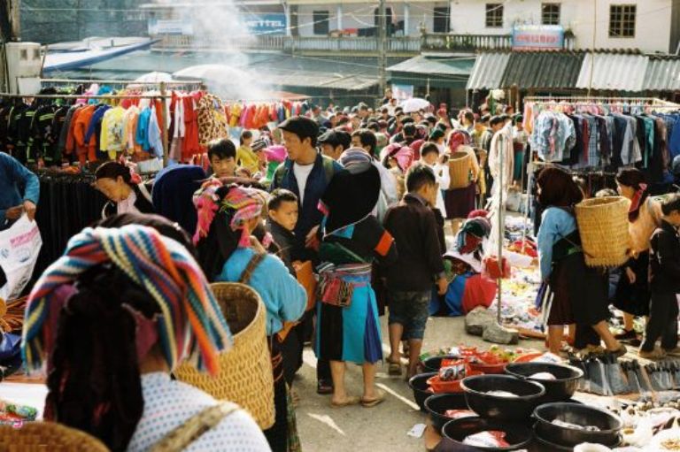 Các phiên chợ tại Hà Giang luôn nhộn nhịp với nhiều mặt hàng đa dạng khác nhau 