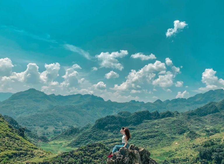 Mùa hè, Hà Giang sở hữu bầu trời trong vắt, núi rừng bao trùm bởi màu xanh tươi mơn mởn