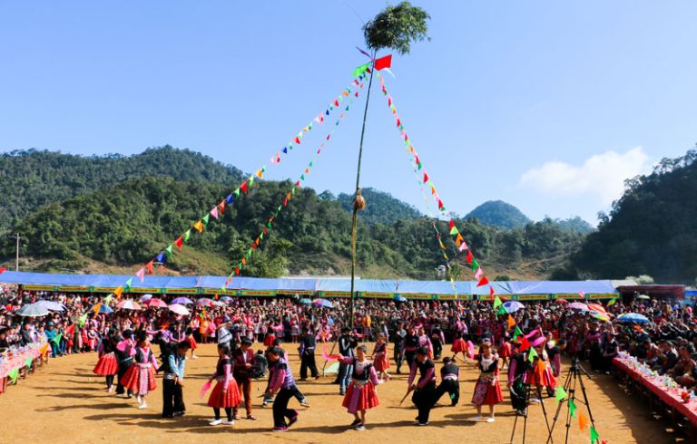 Sân chơi tại lễ hội Gầu Tào ở Vị Xuyên Hà Giang không chỉ lành mạnh mà còn giữ gìn được truyền thống văn hóa của dân tộc