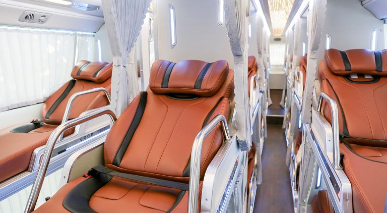 Không gian trong xe khách Mai Quyên được vệ sinh sạch sẽ sau mỗi chuyến đi đảm bảo mang đến cho hành khách cảm giác thoải mái nhất