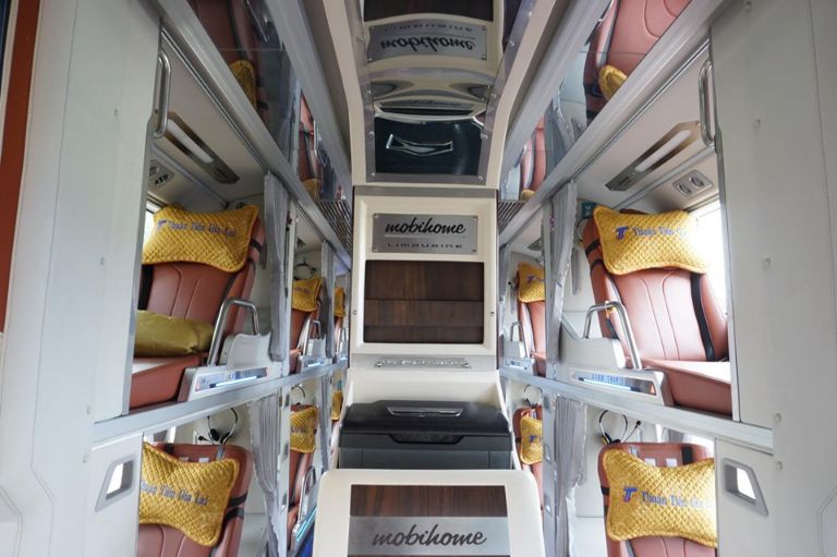 Xe khách Đà Nẵng Gia Lai Thuận Tiến có thiết kế hiện đại và được trang bị nhiều tiện ích.