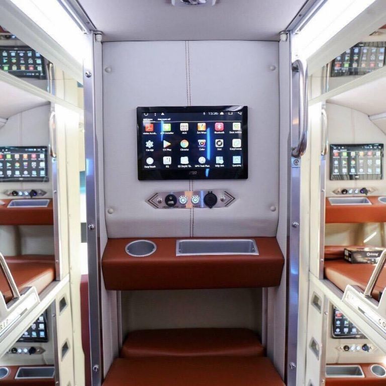 Hệ thống màn hình thông minh được trang bị trong xe khách Hải Hạnh.