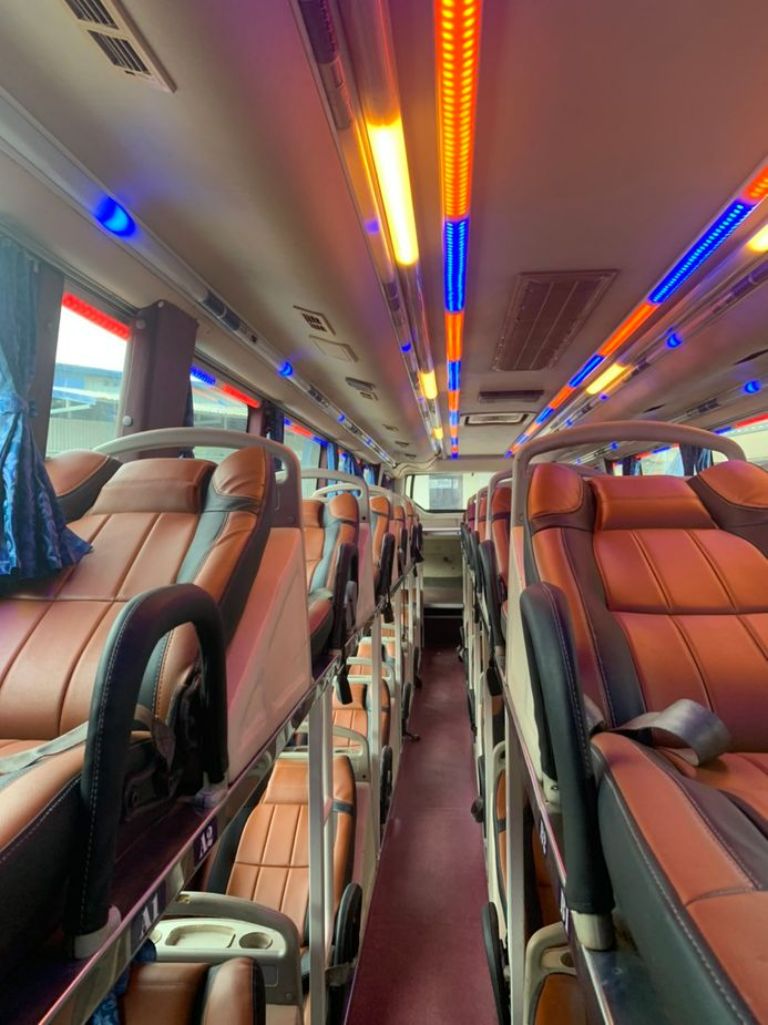 Không gian thoáng mát và sạch sẽ mang đến cảm giác dễ chịu của xe khách Hoàng Long đi Đà Nẵng Quảng Bình