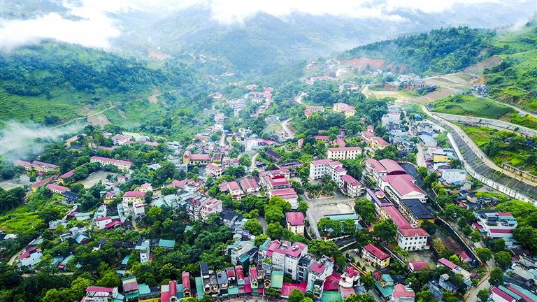 Huyện Xín Mần Hà Giang là một huyện miền núi nằm ở phía Tây Bắc của tỉnh Hà Giang. 