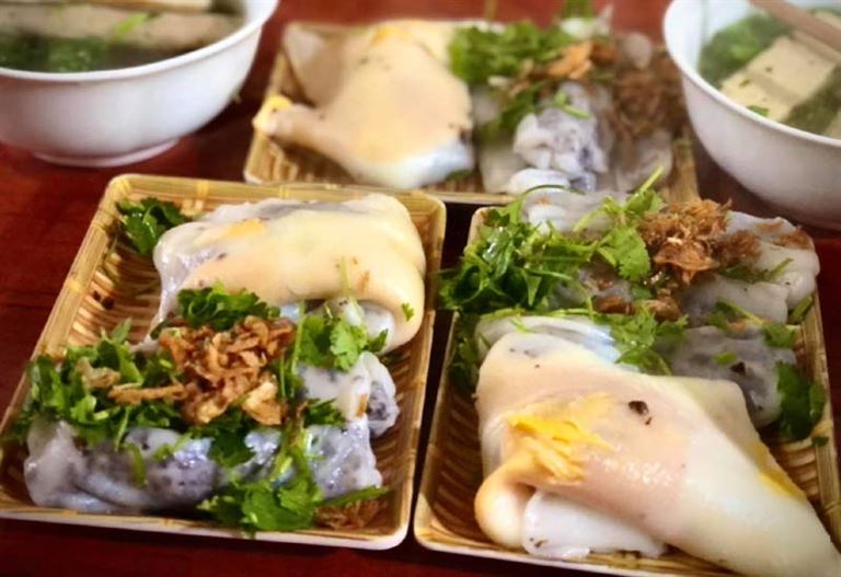 Quán cô Cúc là một trong những quán bánh cuốn Đồng Văn được người dân địa phương và khách du lịch đánh giá cao. 