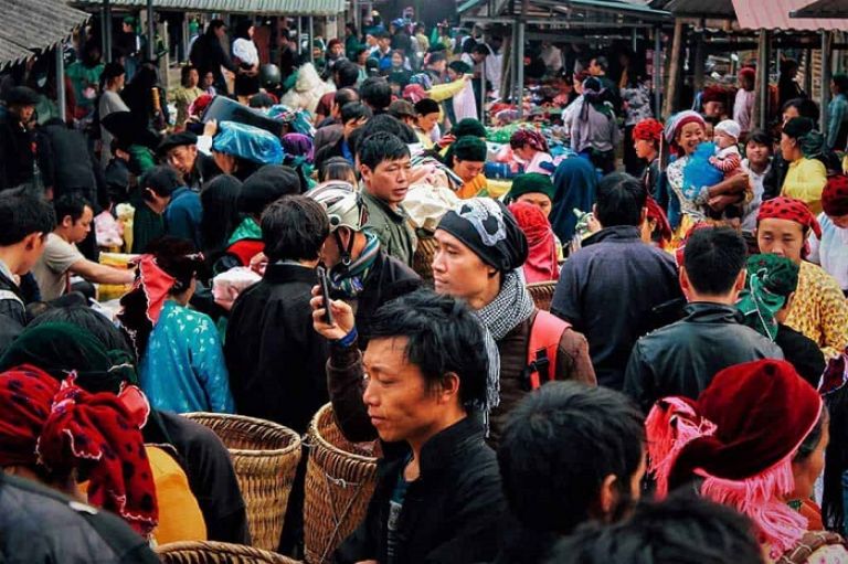 Chợ phiên là nơi bán nhiều đặc sản Hà Giang mua làm quà với mức gía phải chăng. 