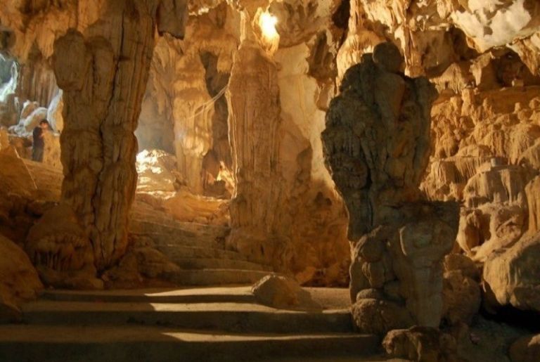 Hang Nà Luồng có nhũ đá với hình dạng tương đồng với các loài vật ở vùng cao nguyên đá Hà Giang.