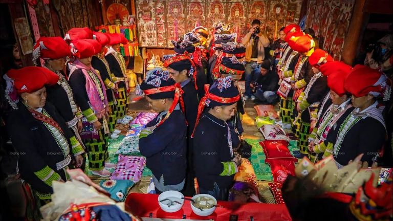 Lễ hội Cấp Sắc với nhiều nghi thức khác nhau được tổ chức trong vòng 3 ngày liên tục